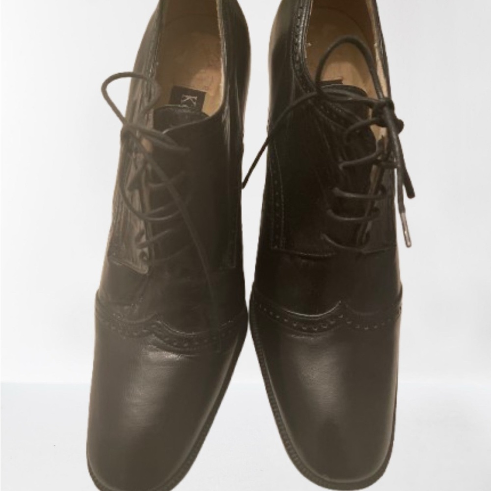 Black Leather Oxford Shoes size 8.5 for Narrow Foot.